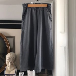 Wide leg Lulu Crops!